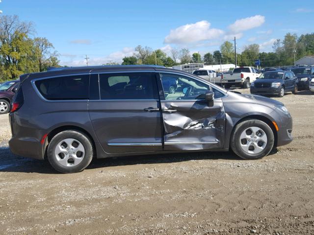 2C4RC1EG4HR579070 - 2017 CHRYSLER PACIFICA T GRAY photo 9