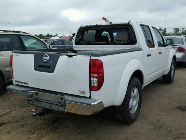 1N6AD07U75C451589 - 2005 NISSAN FRONTIER C WHITE photo 4