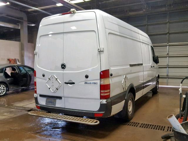 WD3PE8CB4C5714890 - 2012 MERCEDES-BENZ SPRINTER 2 WHITE photo 4