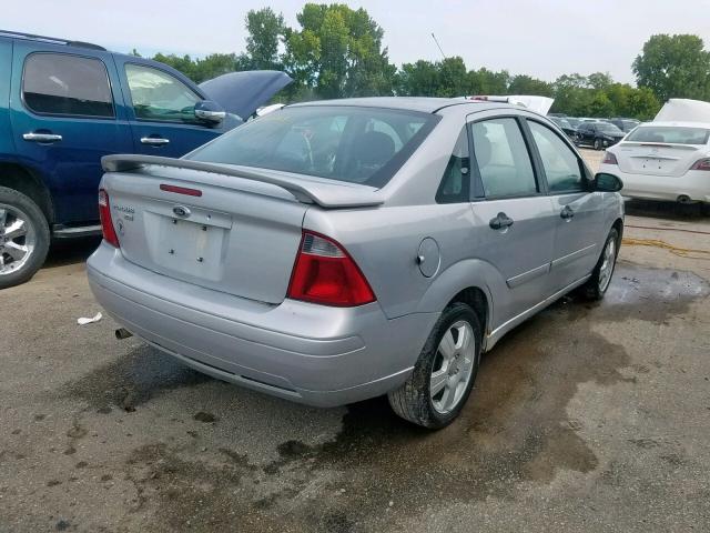 1FAFP34N77W111445 - 2007 FORD FOCUS ZX4 SILVER photo 4