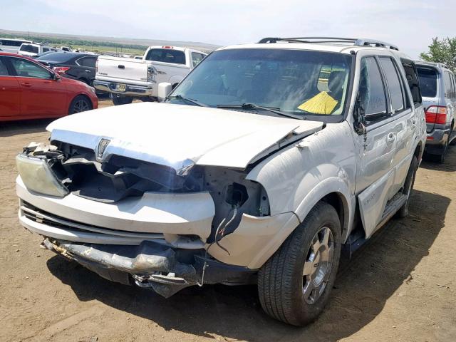 5LMFU28506LJ24165 - 2006 LINCOLN NAVIGATOR WHITE photo 2