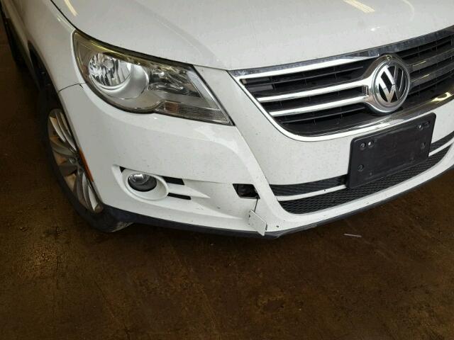 WVGBV75N49W526810 - 2009 VOLKSWAGEN TIGUAN SE WHITE photo 9