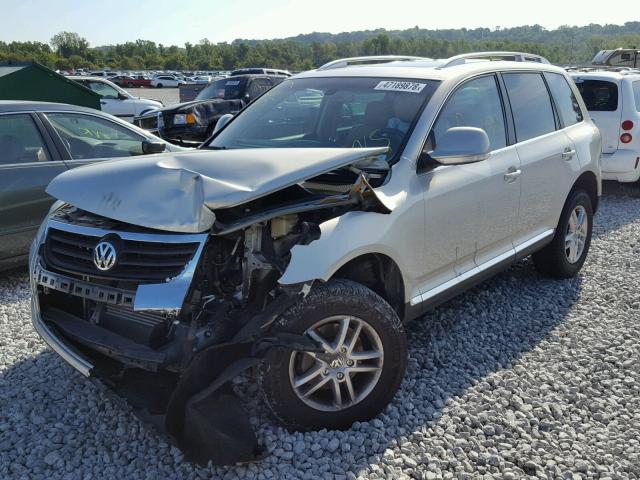 WVGBE77L49D023138 - 2009 VOLKSWAGEN TOUAREG 2 GOLD photo 2
