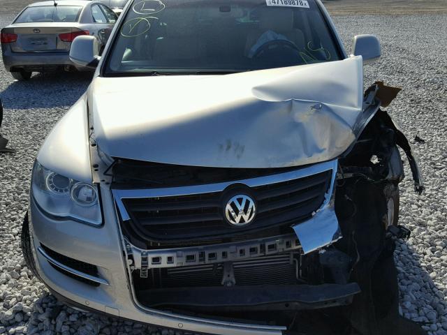 WVGBE77L49D023138 - 2009 VOLKSWAGEN TOUAREG 2 GOLD photo 9