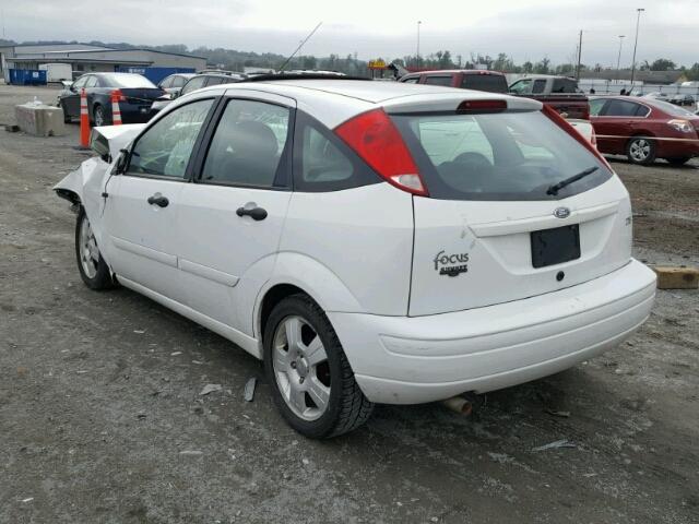 3FAFP37Z24R113519 - 2004 FORD FOCUS ZX5 WHITE photo 3