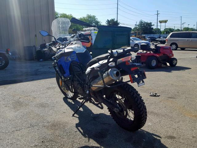 WB1022901CZU04267 - 2012 BMW F800 GS TWO TONE photo 3