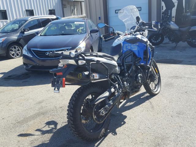 WB1022901CZU04267 - 2012 BMW F800 GS TWO TONE photo 4