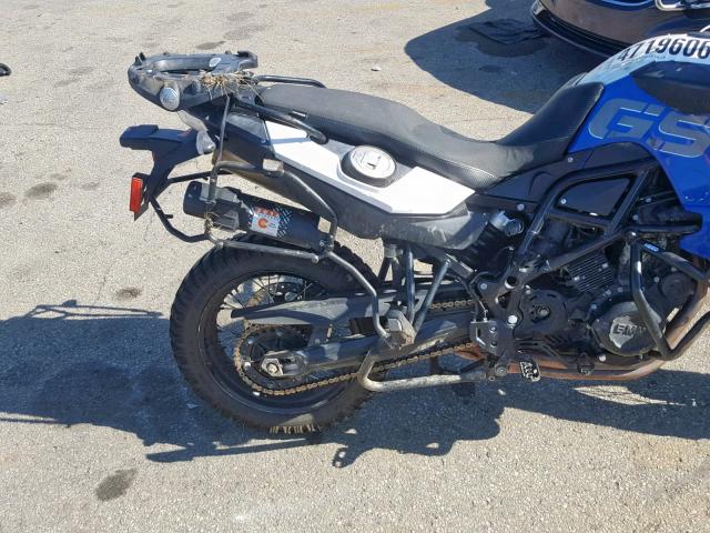 WB1022901CZU04267 - 2012 BMW F800 GS TWO TONE photo 9