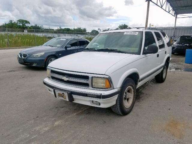 1GNCS13W3T2254217 - 1996 CHEVROLET BLAZER WHITE photo 2