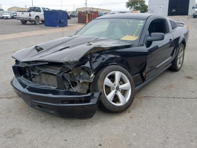 1ZVFT80N555138958 - 2005 FORD MUSTANG BLACK photo 2