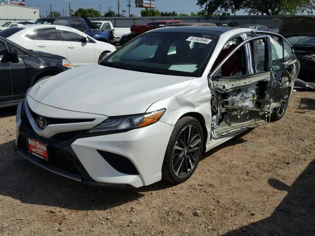 4T1B61HK9JU671241 - 2018 TOYOTA CAMRY XSE WHITE photo 2