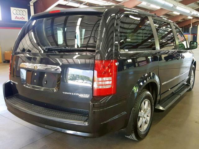 2A4RR5DX8AR416283 - 2010 CHRYSLER TOWN & COU BLACK photo 4