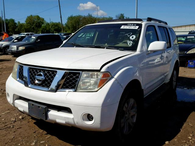 5N1AR18W65C739884 - 2005 NISSAN PATHFINDER WHITE photo 2