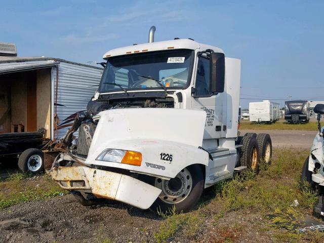 4VG7DAJF7XN779672 - 1999 VOLVO VN WHITE photo 2