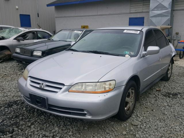 1HGCG667X2A127112 - 2002 HONDA ACCORD LX SILVER photo 2