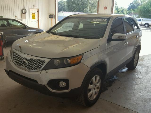 5XYKT3A1XDG409471 - 2013 KIA SORENTO LX SILVER photo 2