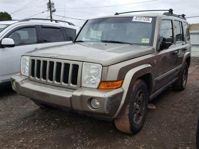 1J8HG48N56C189024 - 2006 JEEP COMMANDER GOLD photo 2