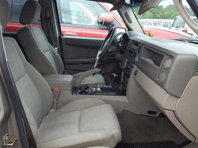 1J8HG48N56C189024 - 2006 JEEP COMMANDER GOLD photo 5