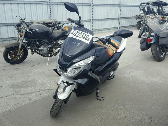 RLHKF1806FY001052 - 2015 HONDA PCX 150 BLACK photo 2