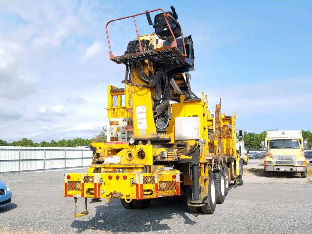 2FZHAZAS64AM90381 - 2004 STERLING TRUCK LT 9500 YELLOW photo 4