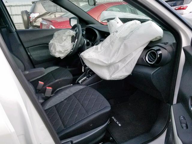 3N1CP5CU3JL507583 - 2018 NISSAN KICKS S WHITE photo 5