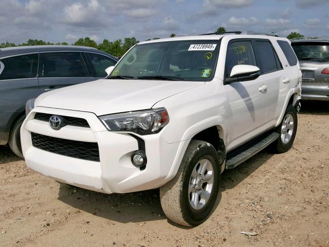 JTEZU5JR6H5155409 - 2017 TOYOTA 4RUNNER SR WHITE photo 2