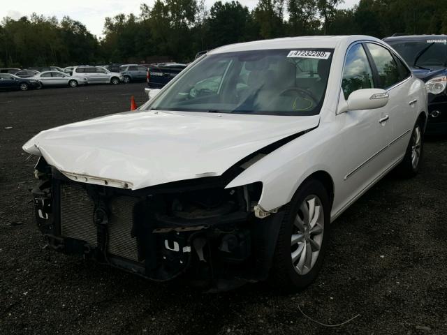 KMHFC46F08A255852 - 2008 HYUNDAI AZERA SE WHITE photo 2