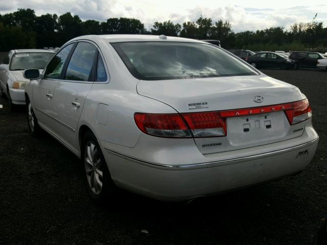 KMHFC46F08A255852 - 2008 HYUNDAI AZERA SE WHITE photo 3