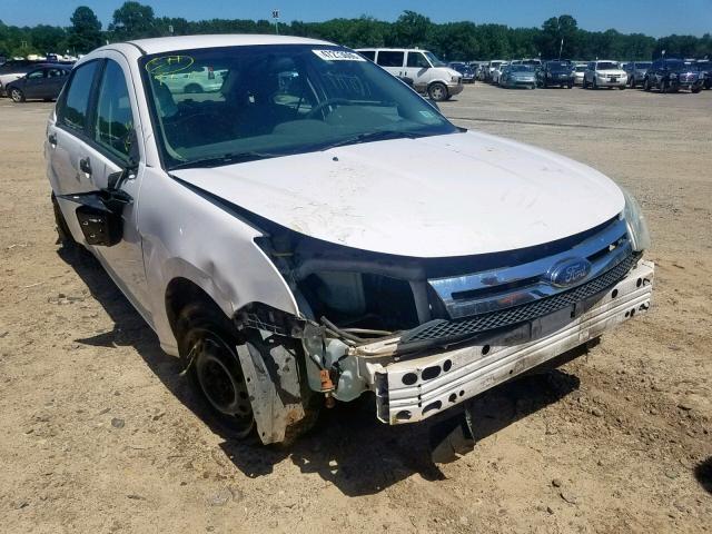 1FAHP34N98W139225 - 2008 FORD FOCUS S/SE WHITE photo 1