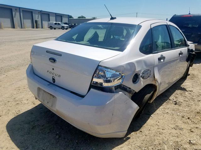 1FAHP34N98W139225 - 2008 FORD FOCUS S/SE WHITE photo 4