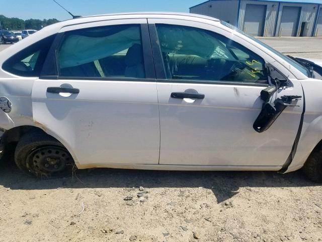 1FAHP34N98W139225 - 2008 FORD FOCUS S/SE WHITE photo 9