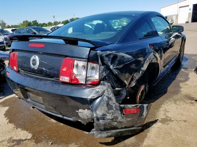 1ZVHT82H655114751 - 2005 FORD MUSTANG GT BLACK photo 4