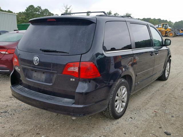 2C4RVABG9CR240442 - 2012 VOLKSWAGEN ROUTAN SE BLACK photo 4