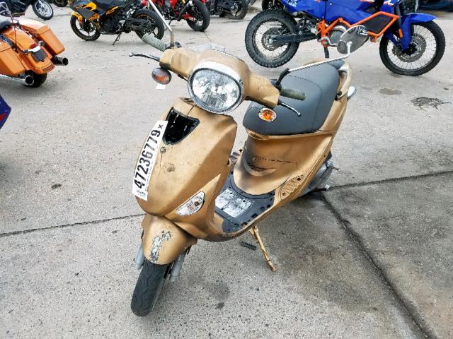 RFVPAP5A8E1116107 - 2014 BUDD 45X96 SCOOTER GOLD photo 2