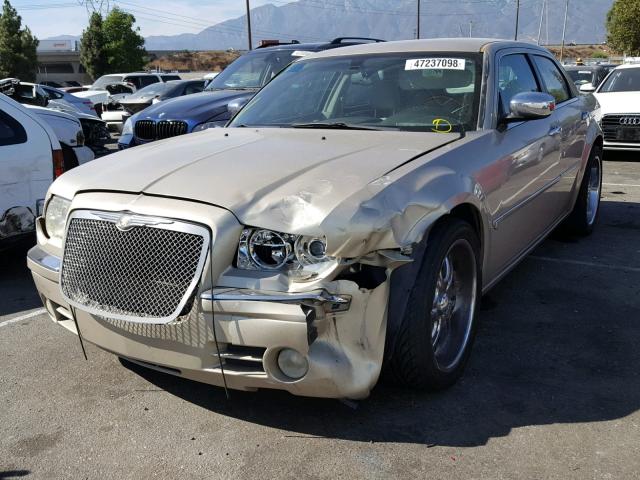 2C3LA63H96H135985 - 2006 CHRYSLER 300C GOLD photo 2