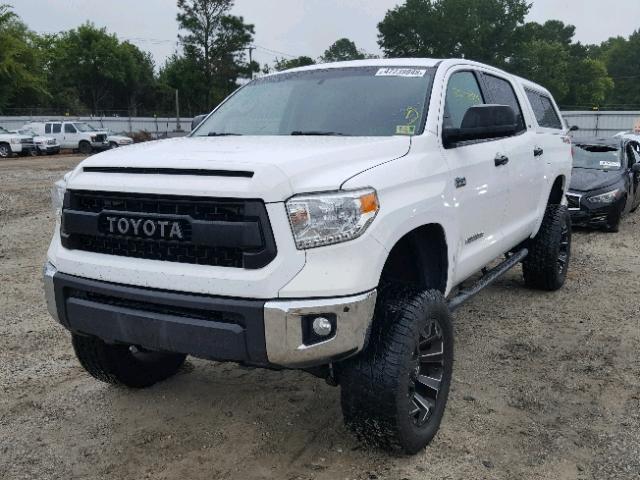 5TFDY5F1XHX591710 - 2017 TOYOTA TUNDRA CRE WHITE photo 2