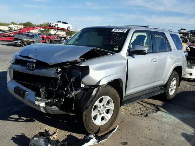 JTEBU5JR7G5320836 - 2016 TOYOTA 4RUNNER SR SILVER photo 2