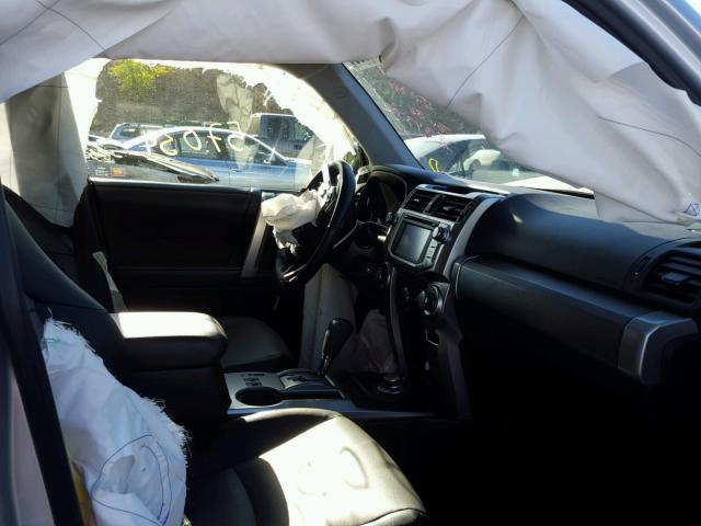 JTEBU5JR7G5320836 - 2016 TOYOTA 4RUNNER SR SILVER photo 5