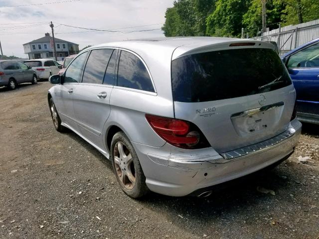 4JGCB25E69A098834 - 2009 MERCEDES-BENZ R 320 SILVER photo 3