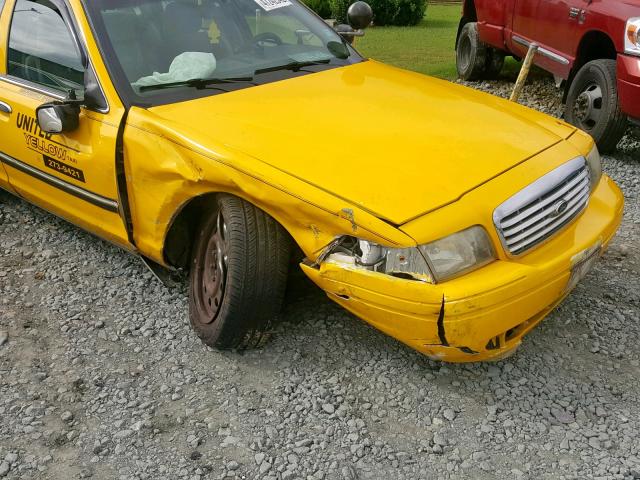 2FABP7BVXAX105725 - 2010 FORD CROWN VICT YELLOW photo 9