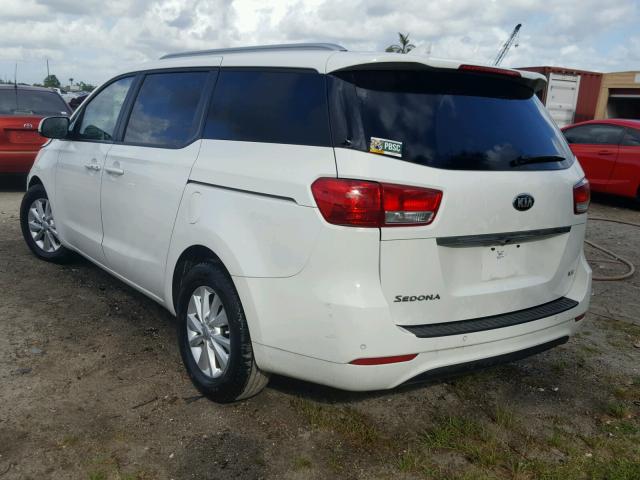 KNDMB5C15H6325927 - 2017 KIA SEDONA LX WHITE photo 3