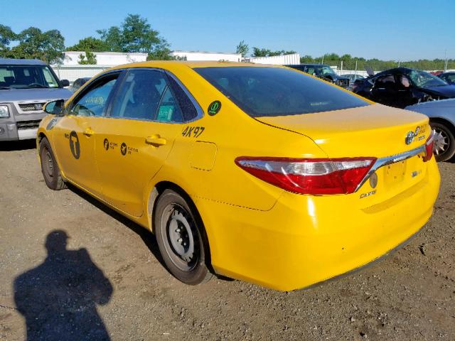 4T1BD1FK5FU151683 - 2015 TOYOTA CAMRY HYBR YELLOW photo 3