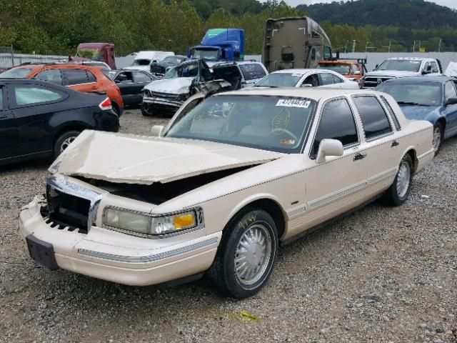 1LNLM83W6SY694774 - 1995 LINCOLN TOWN CAR C CREAM photo 2