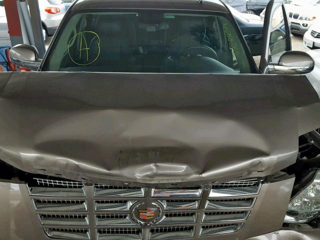 1GYS3BEF8DR233029 - 2013 CADILLAC ESCALADE L BROWN photo 7