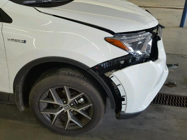 JTMJJREVXJD225336 - 2018 TOYOTA RAV4 HV SE WHITE photo 9