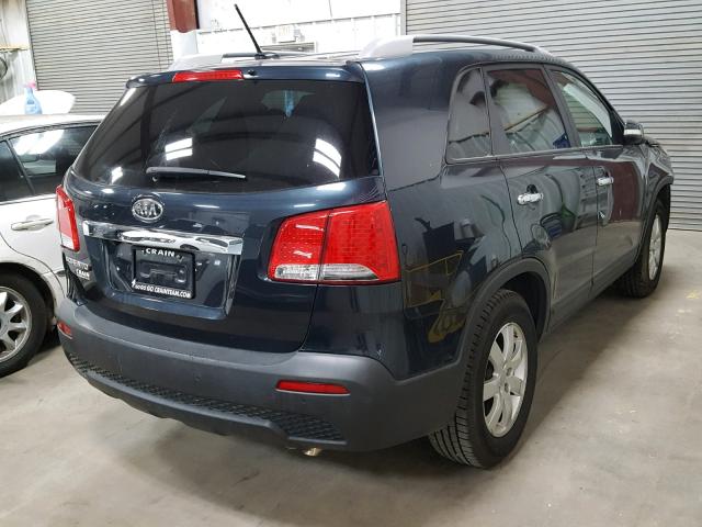 5XYKT4A61DG367273 - 2013 KIA SORENTO LX BLUE photo 4