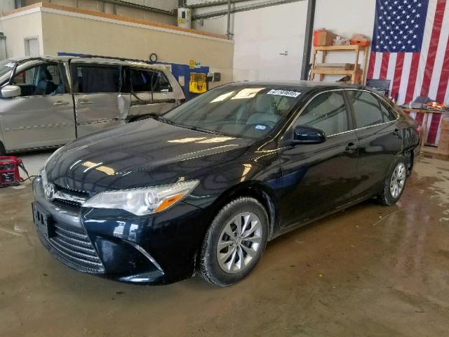 4T4BF1FK8FR468003 - 2015 TOYOTA CAMRY LE GRAY photo 2