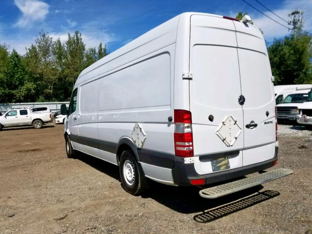 WD3PE8CB9B5601127 - 2011 MERCEDES-BENZ SPRINTER 2 WHITE photo 3