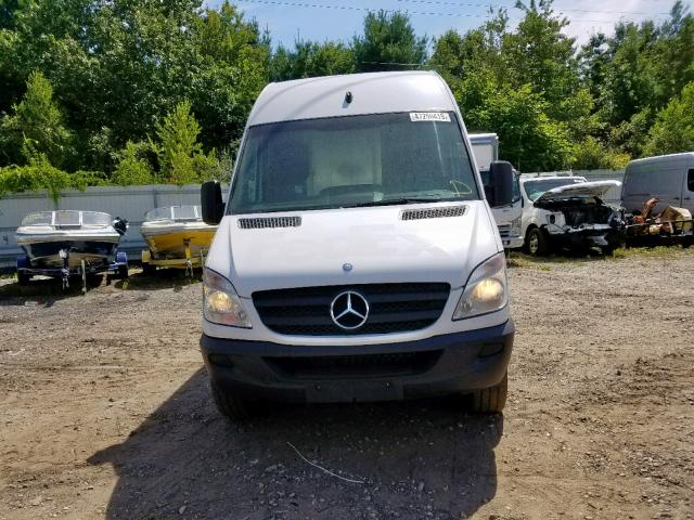 WD3PE8CB9B5601127 - 2011 MERCEDES-BENZ SPRINTER 2 WHITE photo 9