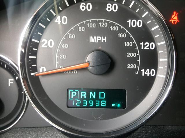 1J8HH48K67C622337 - 2007 JEEP COMMANDER WHITE photo 8